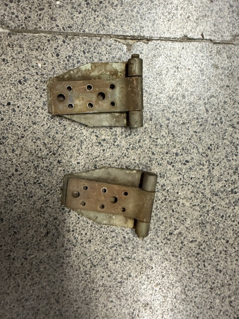 Kever onderdeel - Motorkap scharnieren, Ophalen, Gebruikt, Voor, Oldtimer onderdelen
