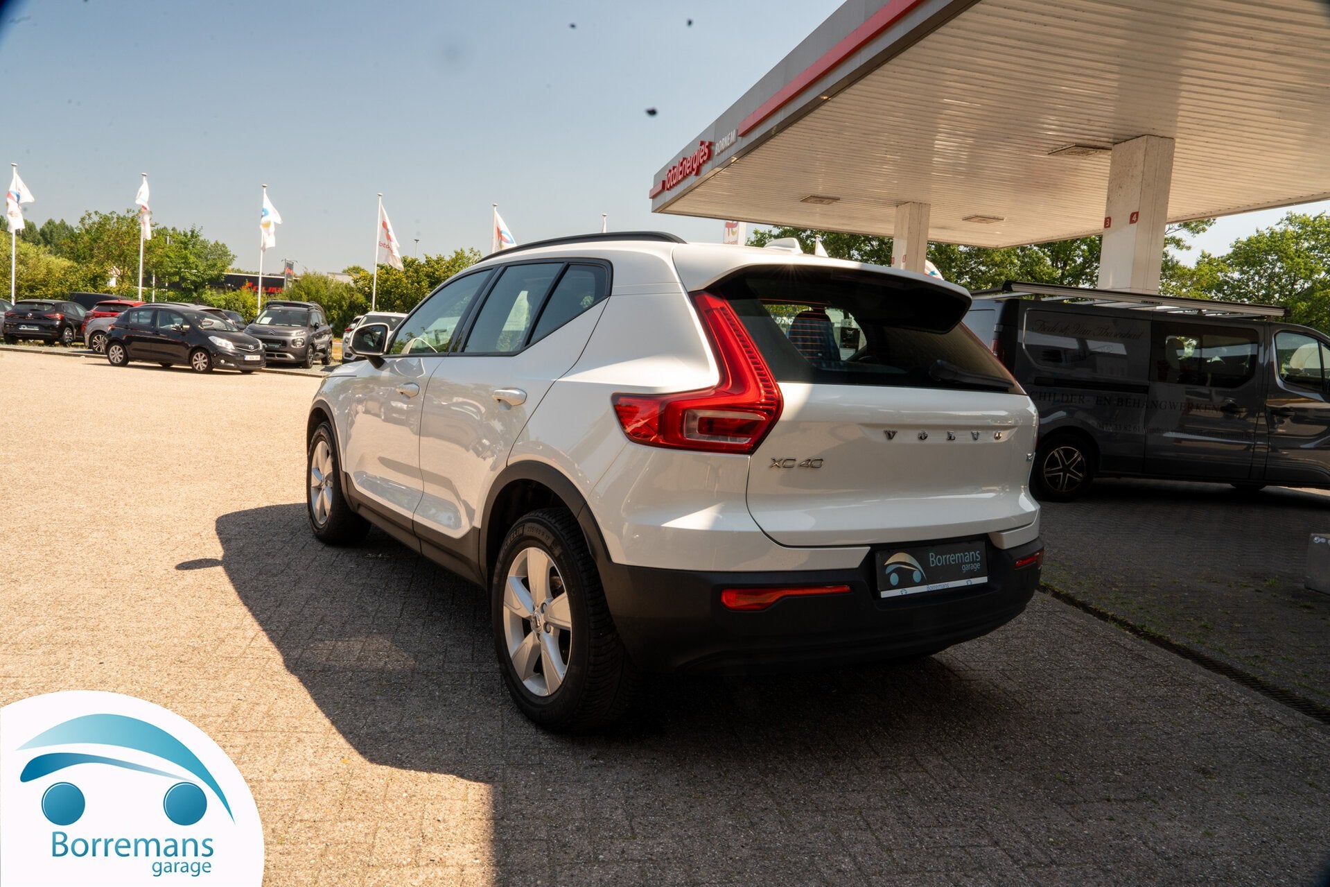 Volvo XC 40 MOMENTUM CORE Lane Assist/Navi/Parkeersensoren/, Autos, 0 kg, Euro 6, Entreprise, Noir