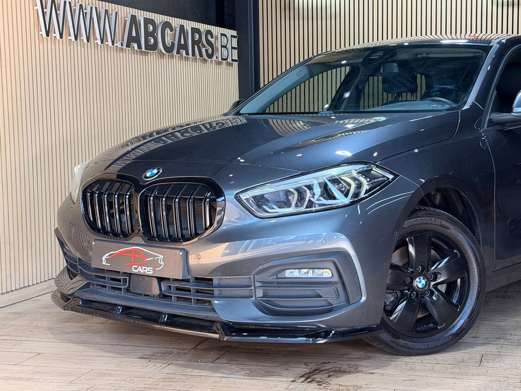 BMW 1 Serie 118 i * GARANTIE 12 MOIS * LOOK M SPORT * 1ER PR, Autos, BMW, 100 kW, Argent ou Gris, Achat, Euro 6