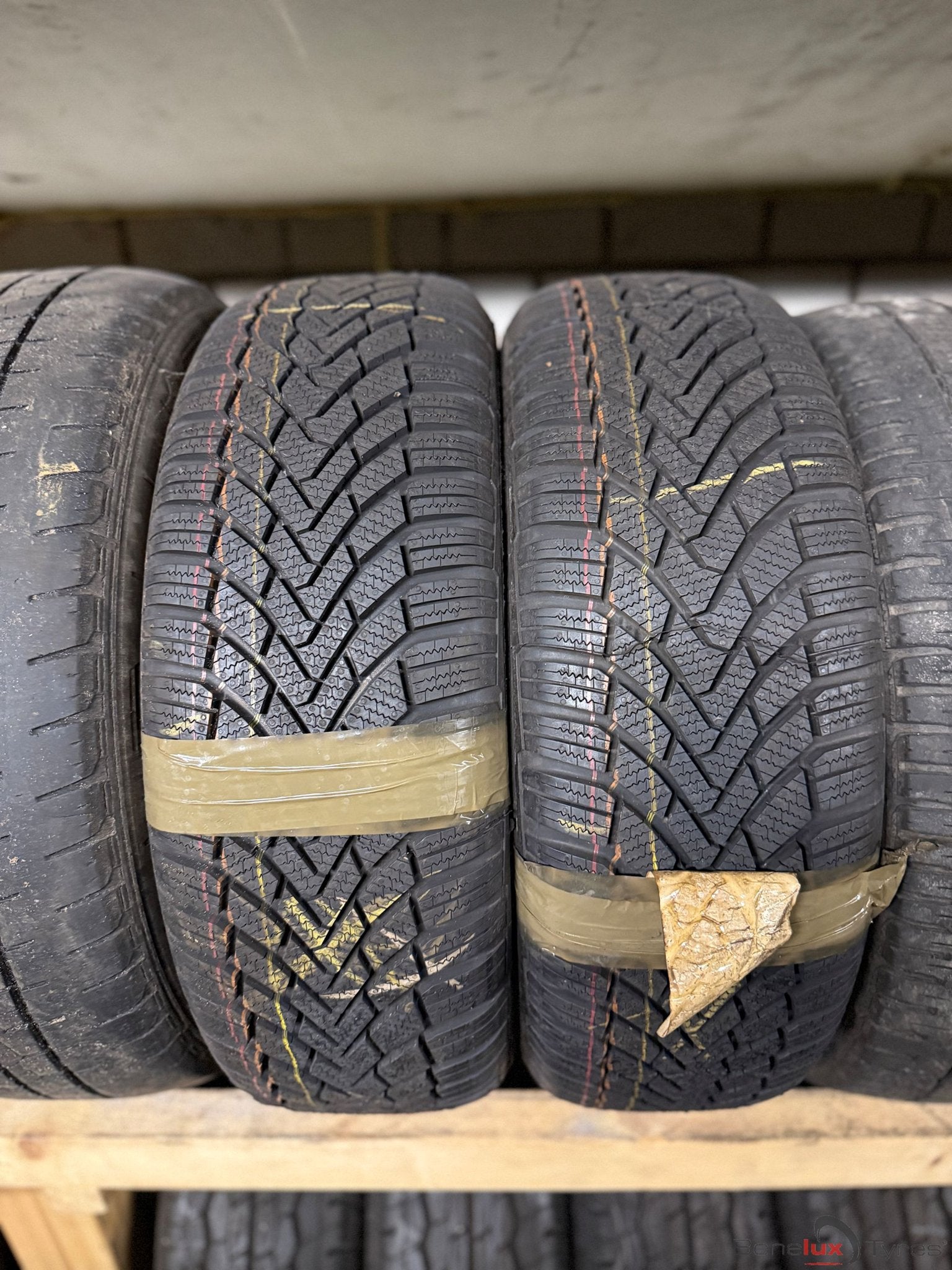 winter 215/65R15 Continental 215/65 R15 215/65/15 2156515, Autos : Pièces & Accessoires, Pneus & Jantes, Neuf, 15 pouces, Véhicule de tourisme
