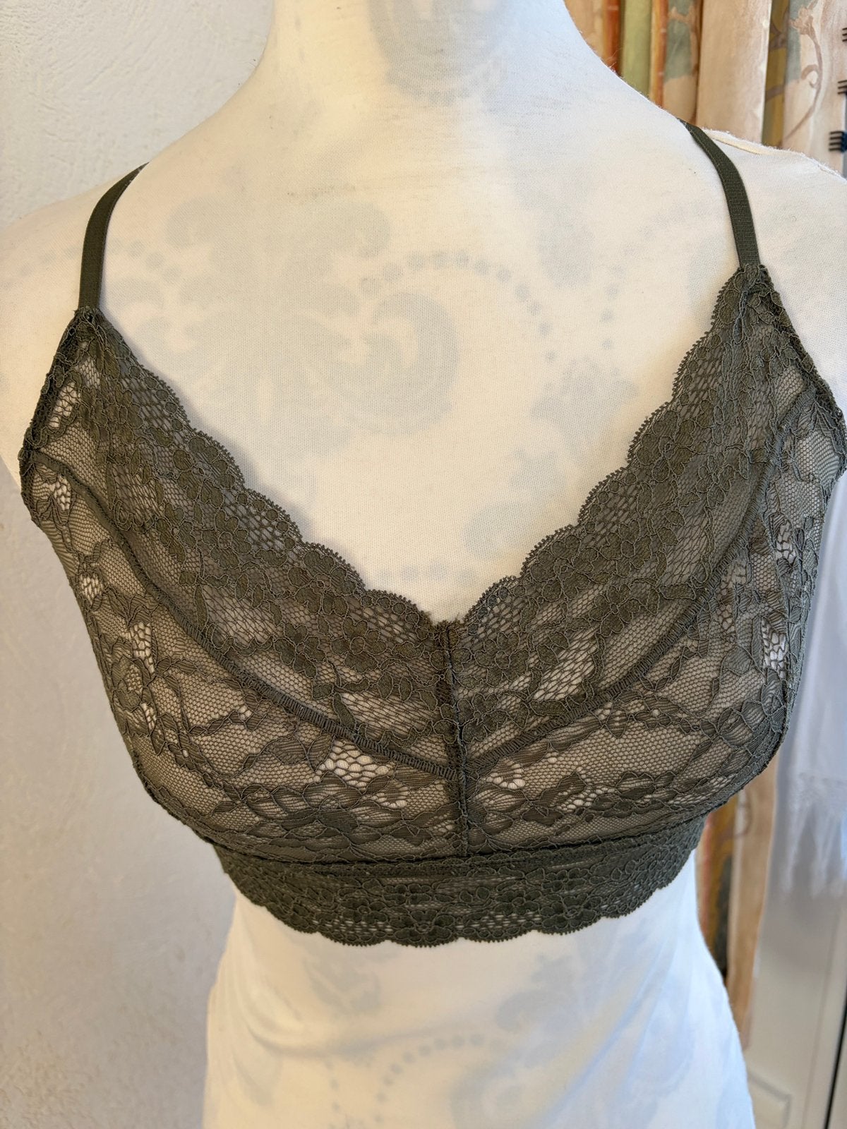 Kaki kanten bh — MONKI maat M., Kleding | Dames, Ophalen of Verzenden