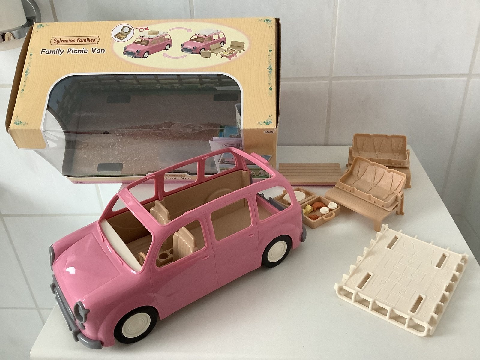 Sylvanian Families. Familie Picknick Auto. In nieuwe staat., Kinderen en Baby's, Speelgoed | Poppenhuizen, Ophalen of Verzenden