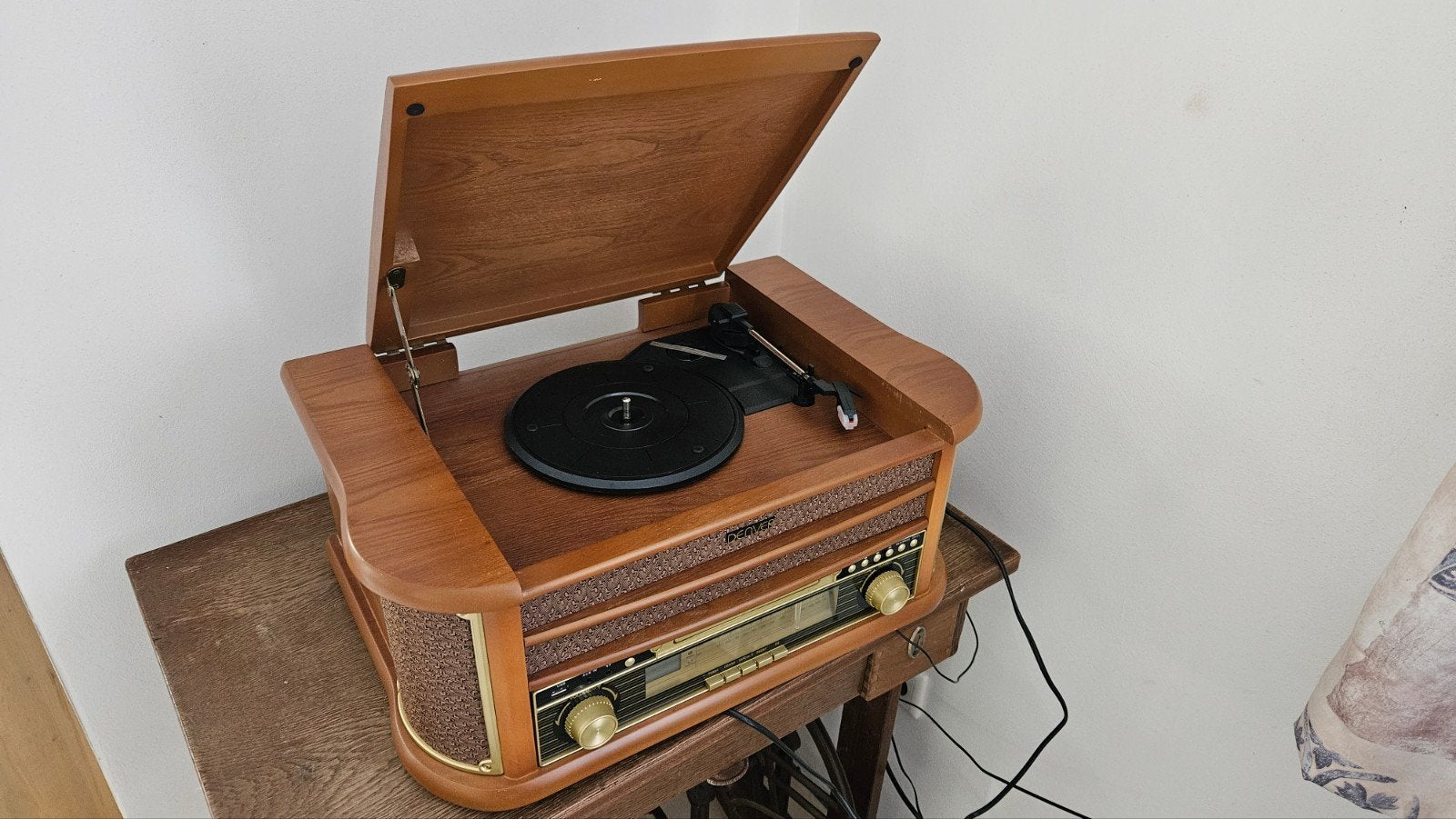 Retro platenspeler van Denver, Ophalen, Radio
