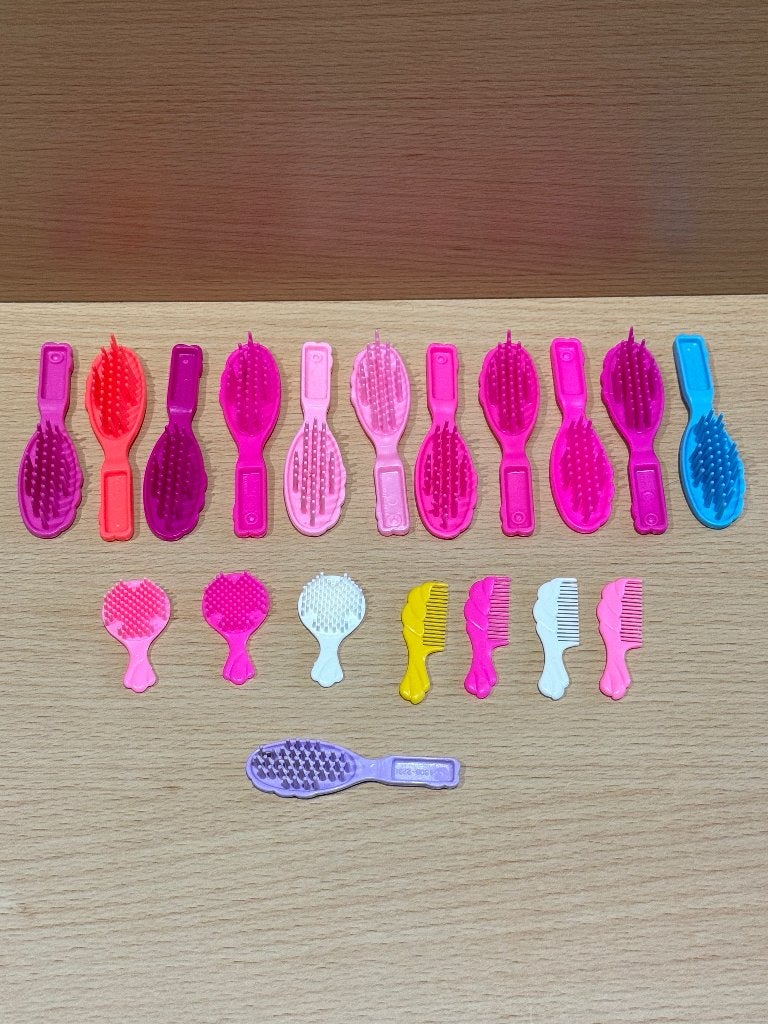 Barbie Set Haarkammen ( 19 stuks ), Verzamelen, Poppen, Ophalen of Verzenden, Zo goed als nieuw, Accessoires