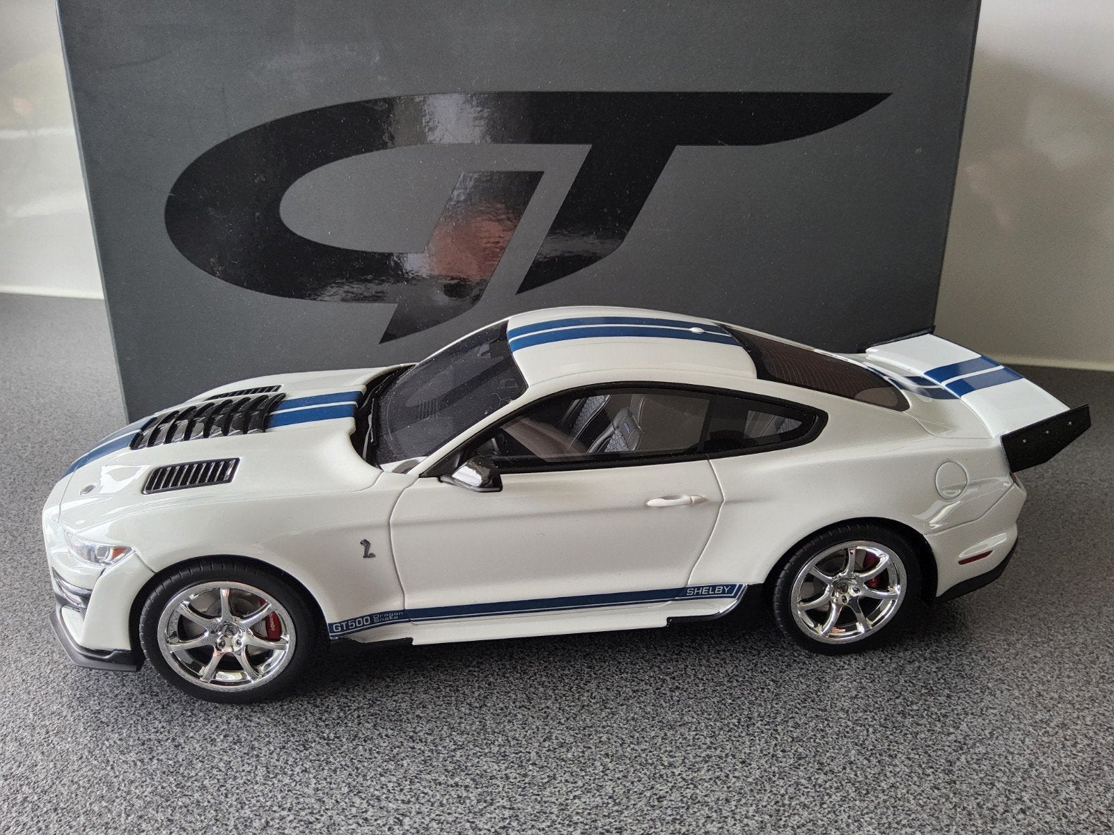 Ford Mustang Shelby GT 500 Dragon., Hobby en Vrije tijd, Modelauto's | 1:18, Ophalen of Verzenden