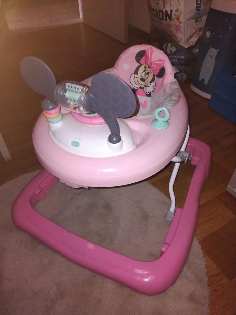 Chaise bébé Minnie mousse, Enlèvement