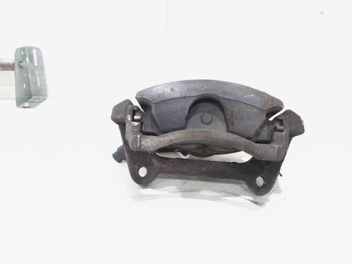 Etrier de frein (pince) avant droit d'un Volkswagen Passat, Autos : Pièces & Accessoires, Volkswagen, -, 3 mois de garantie, Utilisé