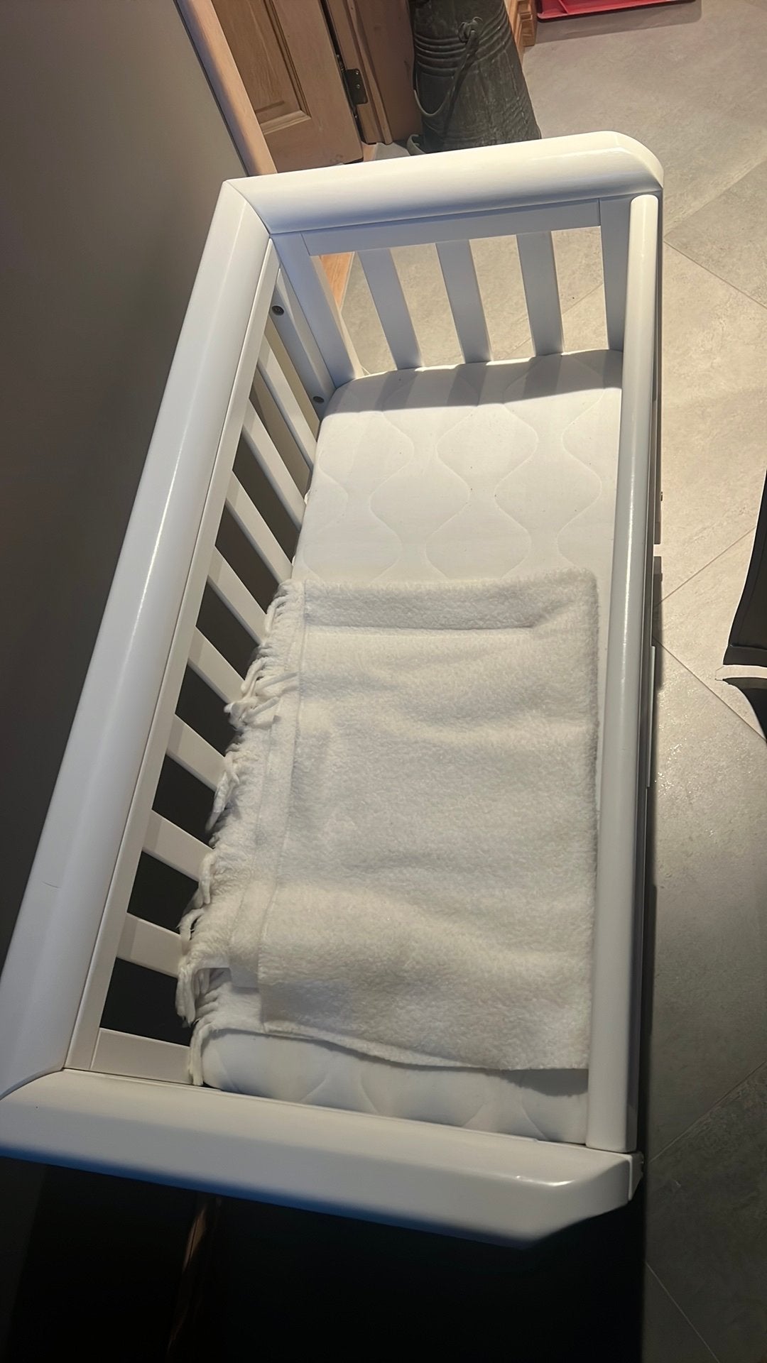 Co sleeper wit nieuwstaat aerosleep kussen, Kinderen en Baby's, Ophalen, Zo goed als nieuw