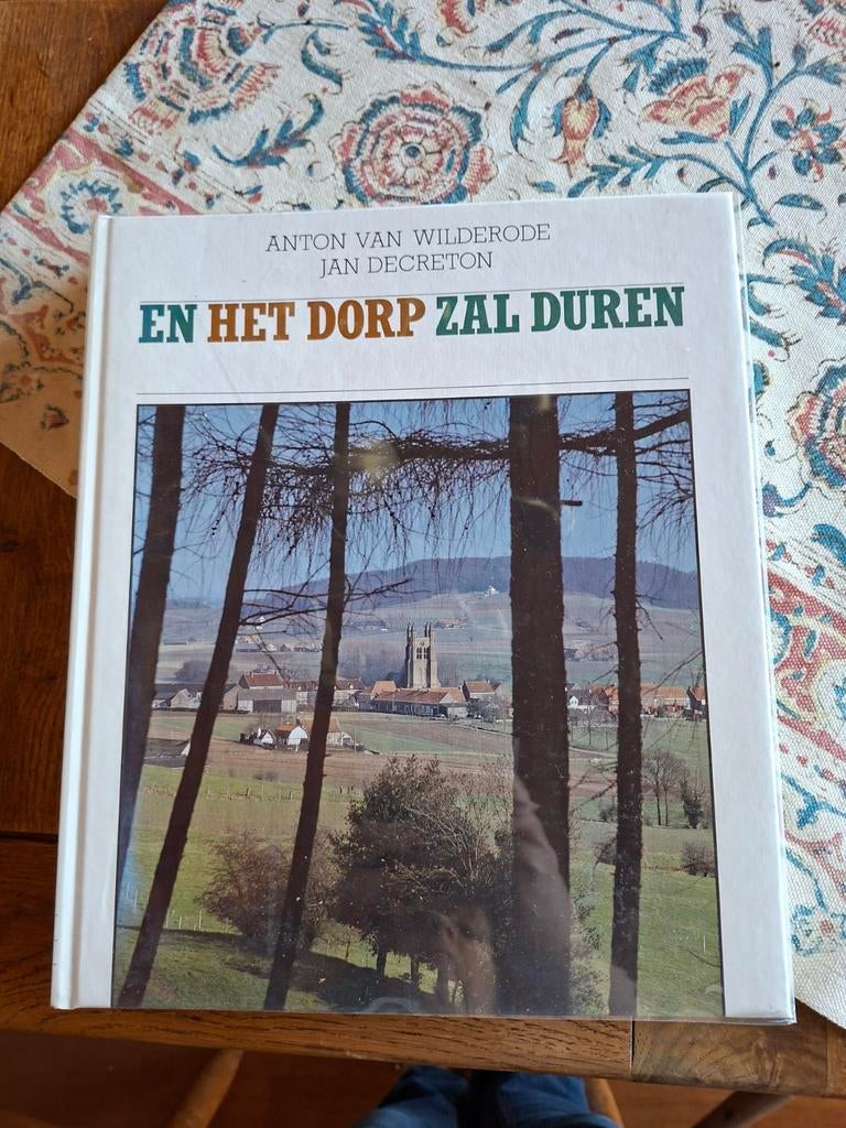 En het dorp zal duren, Boeken, Ophalen of Verzenden
