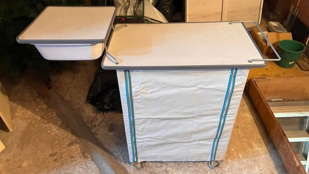 Kapeer tafel kastje met afwas bak en 3 legplanken, Ophalen, Gebruikt, Campingkast