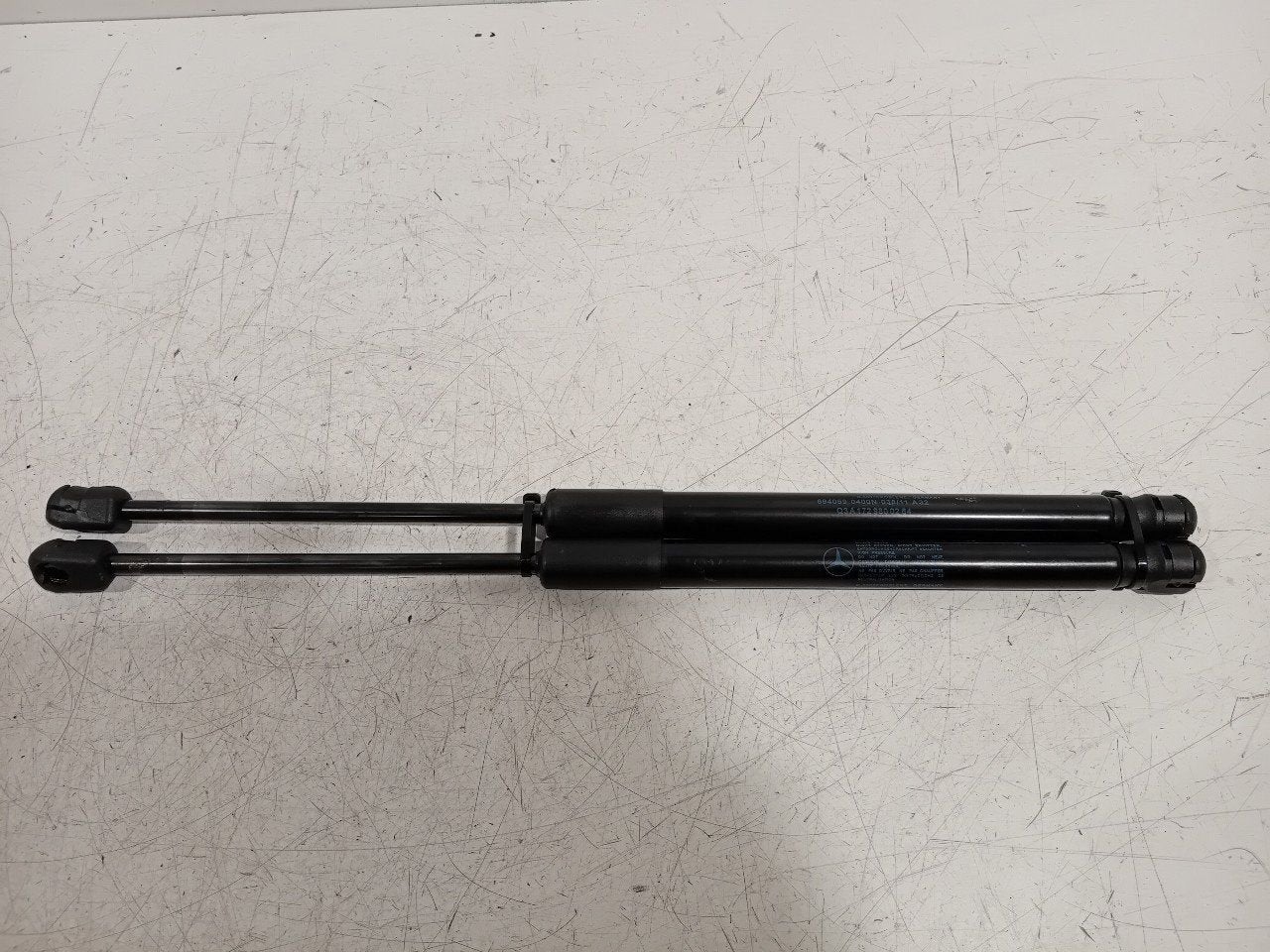 Gasdrukveerset achter Mercedes-Benz SLK-Klasse, Onderdelen@venauto.nl, Van der Ven Autorecycling B.V., Gebruikt, Ettenseweg 76, 4706 PB Roosendaal, The Netherlands