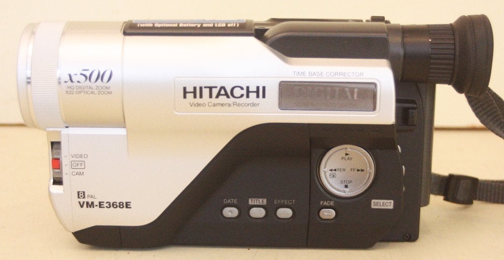 Hitachi VM-E368E Video Camera/Recorder Met Batterij & Lader, Enlèvement ou Envoi, Comme neuf, Chargeur