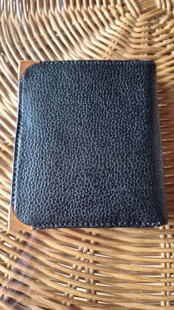PORTEFEUILLE IN ZWART LEDER   NIEUW, Handtassen en Accessoires, Portemonnees, Ophalen of Verzenden, Zwart, Leder