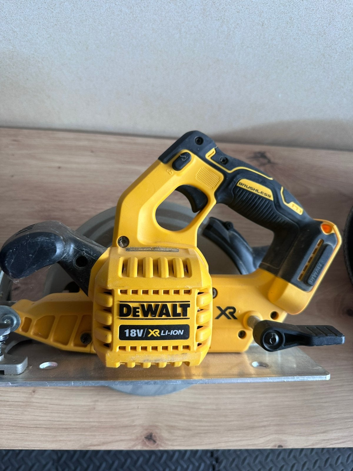 Scie circulaire sans balais DeWalt XR - Professionnelle, Bricolage & Construction, Enlèvement, Comme neuf, Scie circulaire