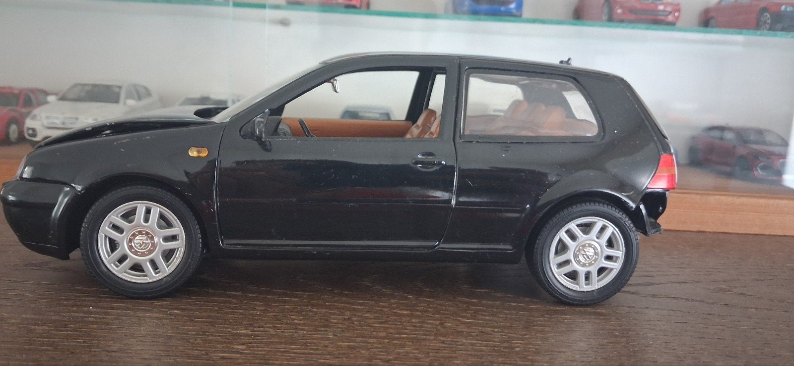 Golf 4 miniature echelle 1.18, Verzenden