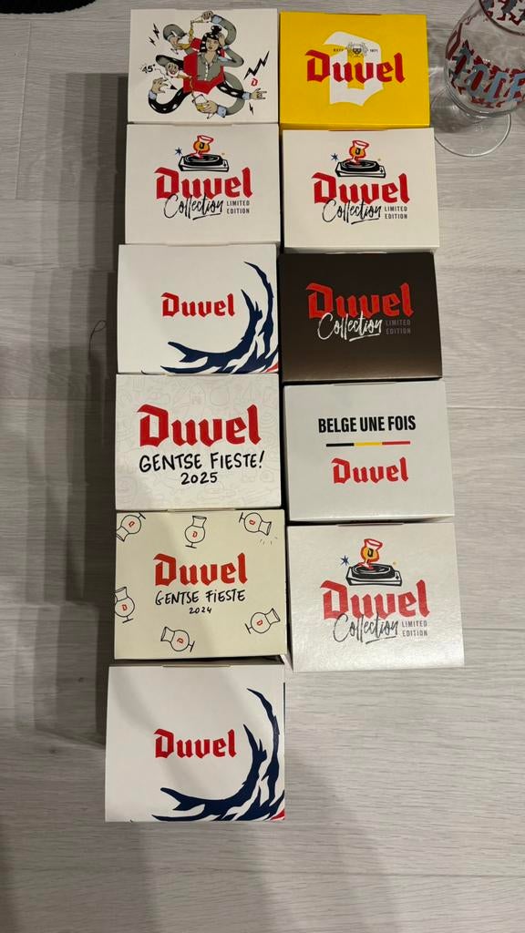 Verschillende duvel glazen, Ophalen
