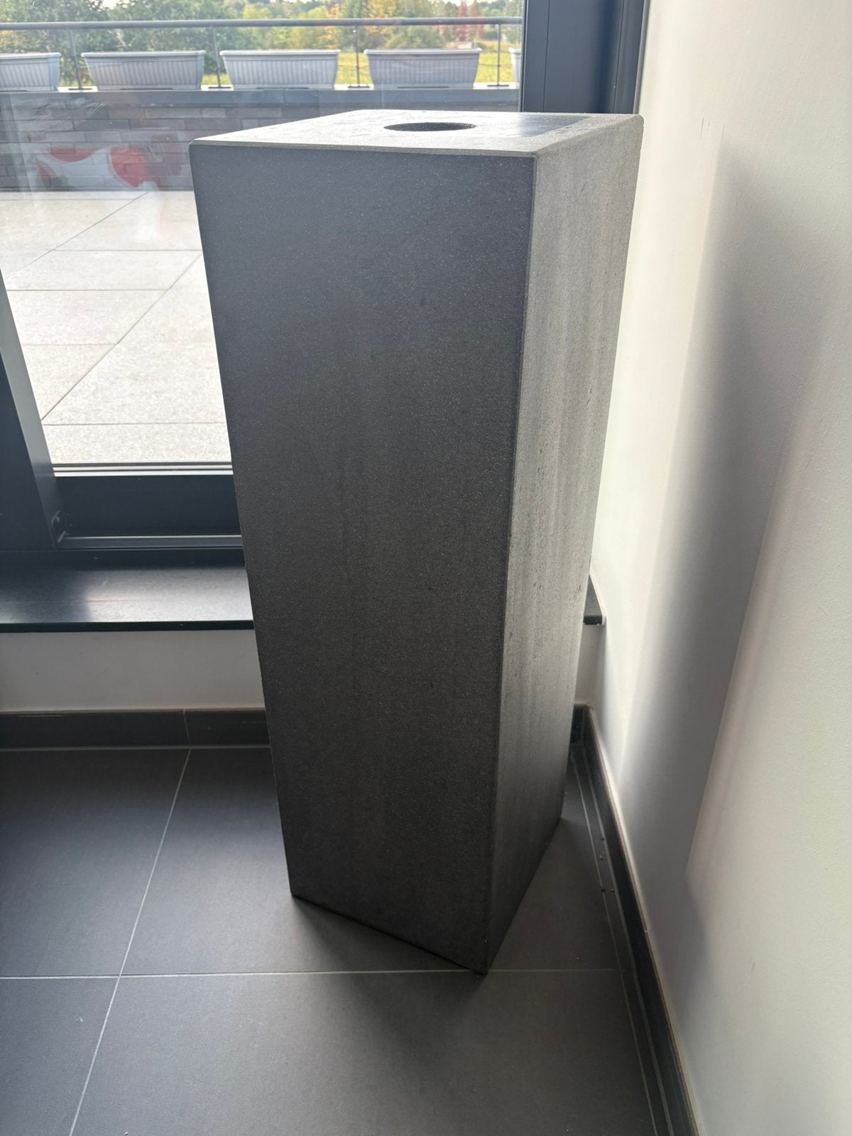 Stenen zuil als woondeco of plantenstandaard, Huis en Inrichting, Woonaccessoires | Zuilen en Pilaren, Ophalen, Zo goed als nieuw