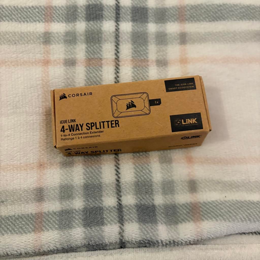 Corsair icue link 4 way splitter, Computers en Software, USB Sticks, Ophalen, Zo goed als nieuw