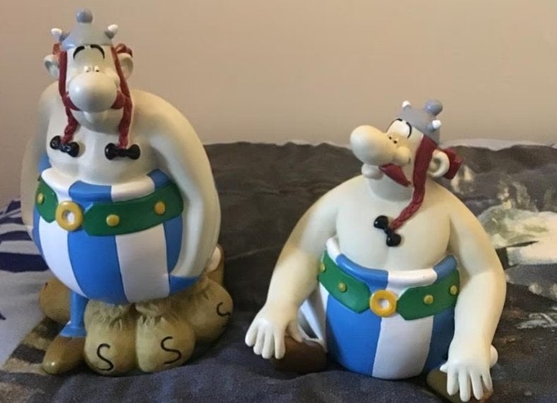2 beelden Obelix van parc Astérix, Ophalen, Asterix en Obelix, Zo goed als nieuw, Beeldje of Figuurtje