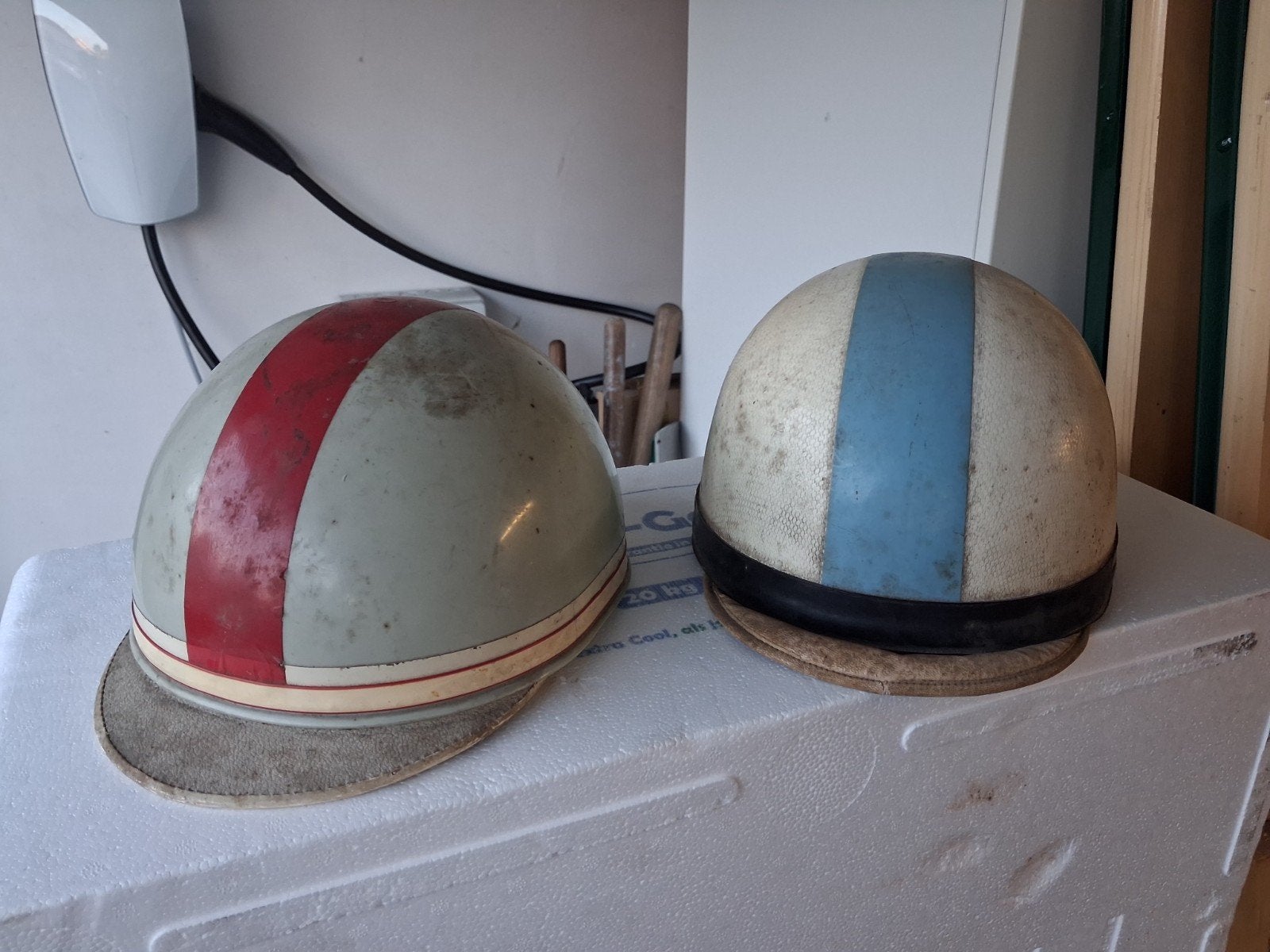 Retro helmen Levoir Benor 63. Twee stuks, Ophalen