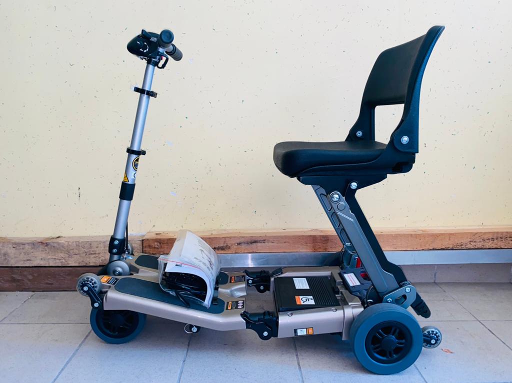 Freerider Luggie is een lichte opvouwbare Scootmobiel plooib, Diversen, Rolstoelen, Ophalen of Verzenden, Inklapbaar, Zo goed als nieuw