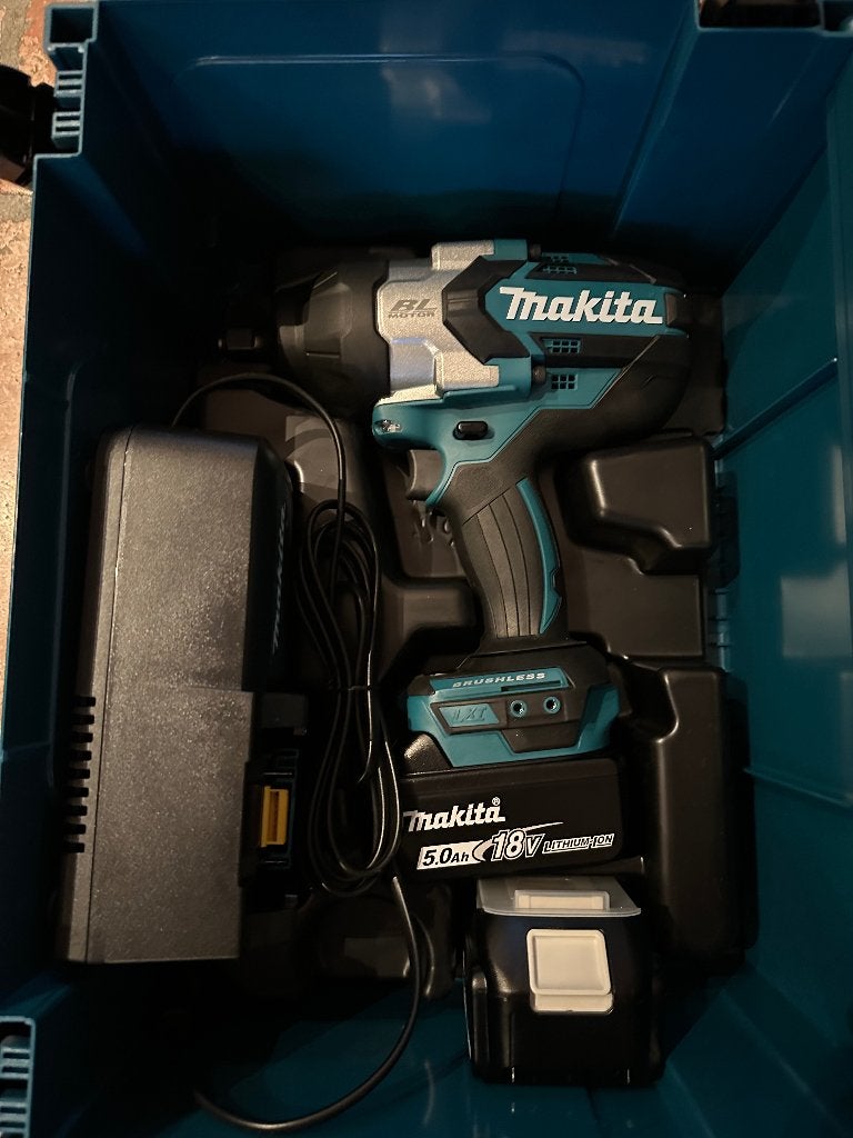 Makita slagmoersleutel, Doe-het-zelf en Bouw, 600 watt of meer, Nieuw, Variabele snelheid, Ophalen