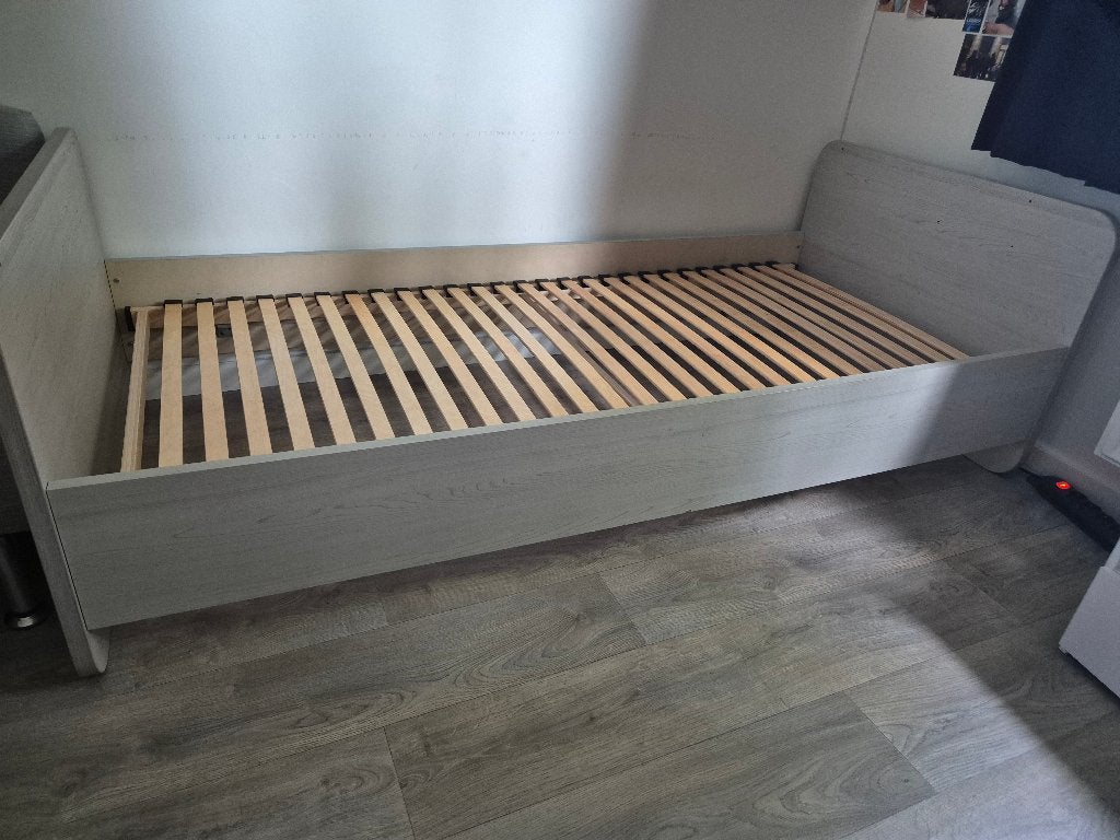 GRATIS AF TE HALEN Éénpersoonsbed + commode, Enfants & Bébés, Chambre d'enfant | Chambres d'enfant complètes, Enlèvement, Utilisé