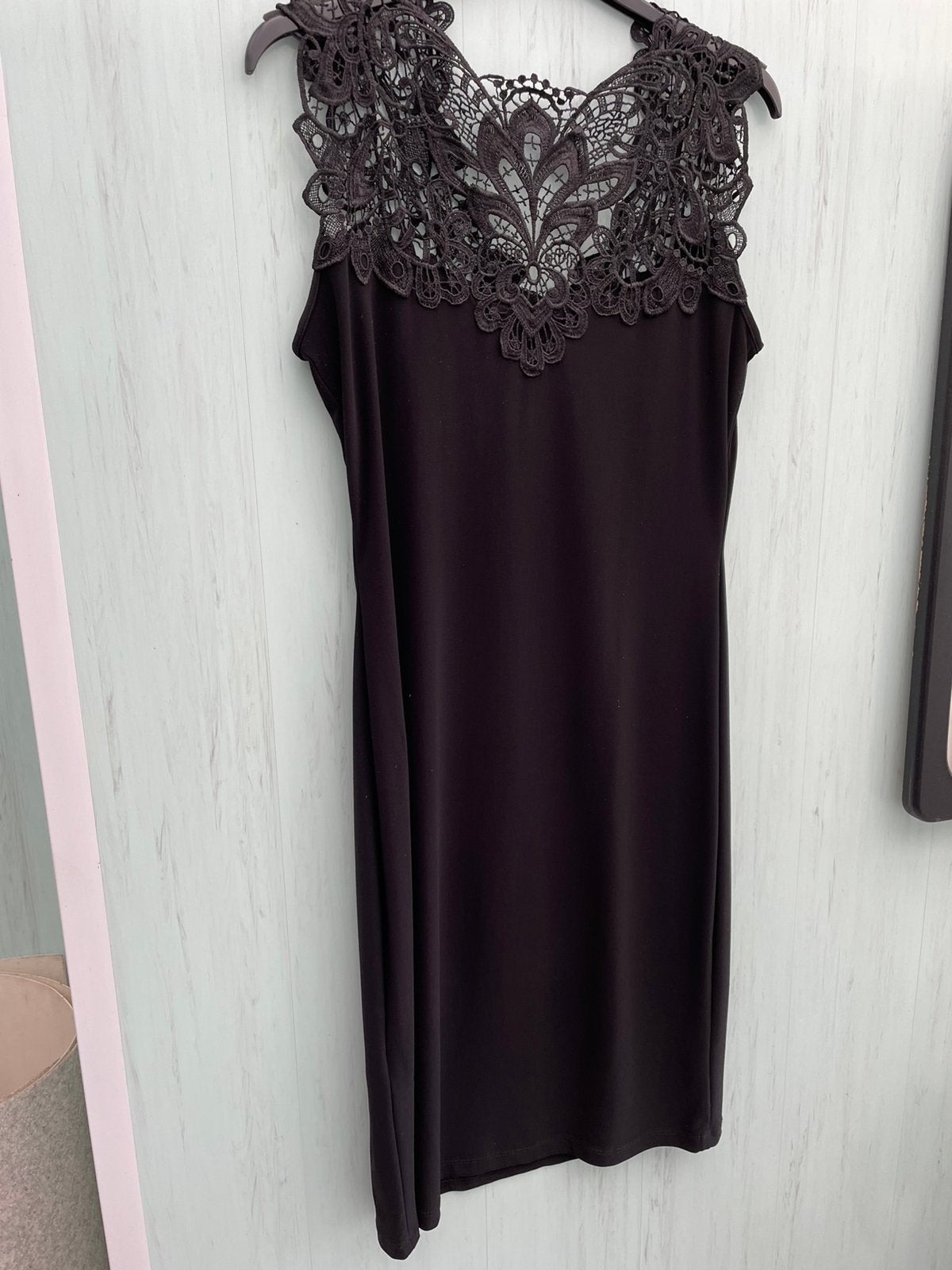 Très belle nouvelle robe noire Joseph Ribkoff t 38, Enlèvement