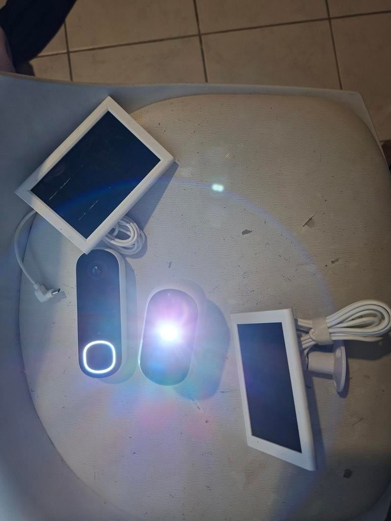 2 caméra arlo et 1 sonnette connecter arlo plus panneaux, Enlèvement ou Envoi