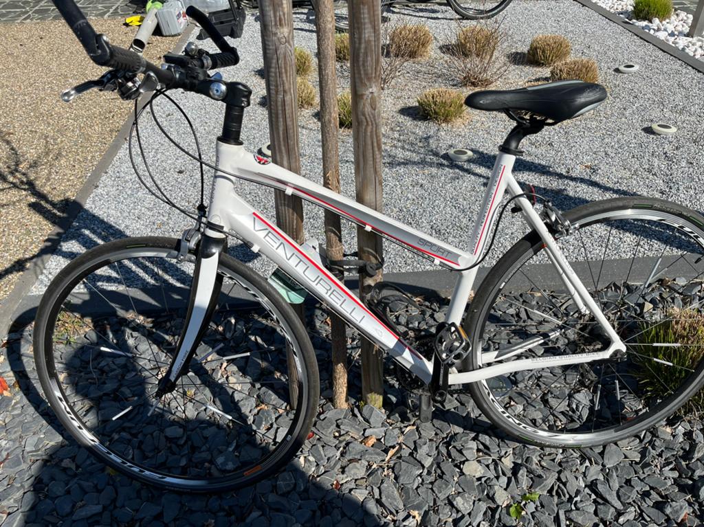 Lichtgewicht sportfiets met carbon voorvork. Merk venturelli, Ophalen, Zo goed als nieuw