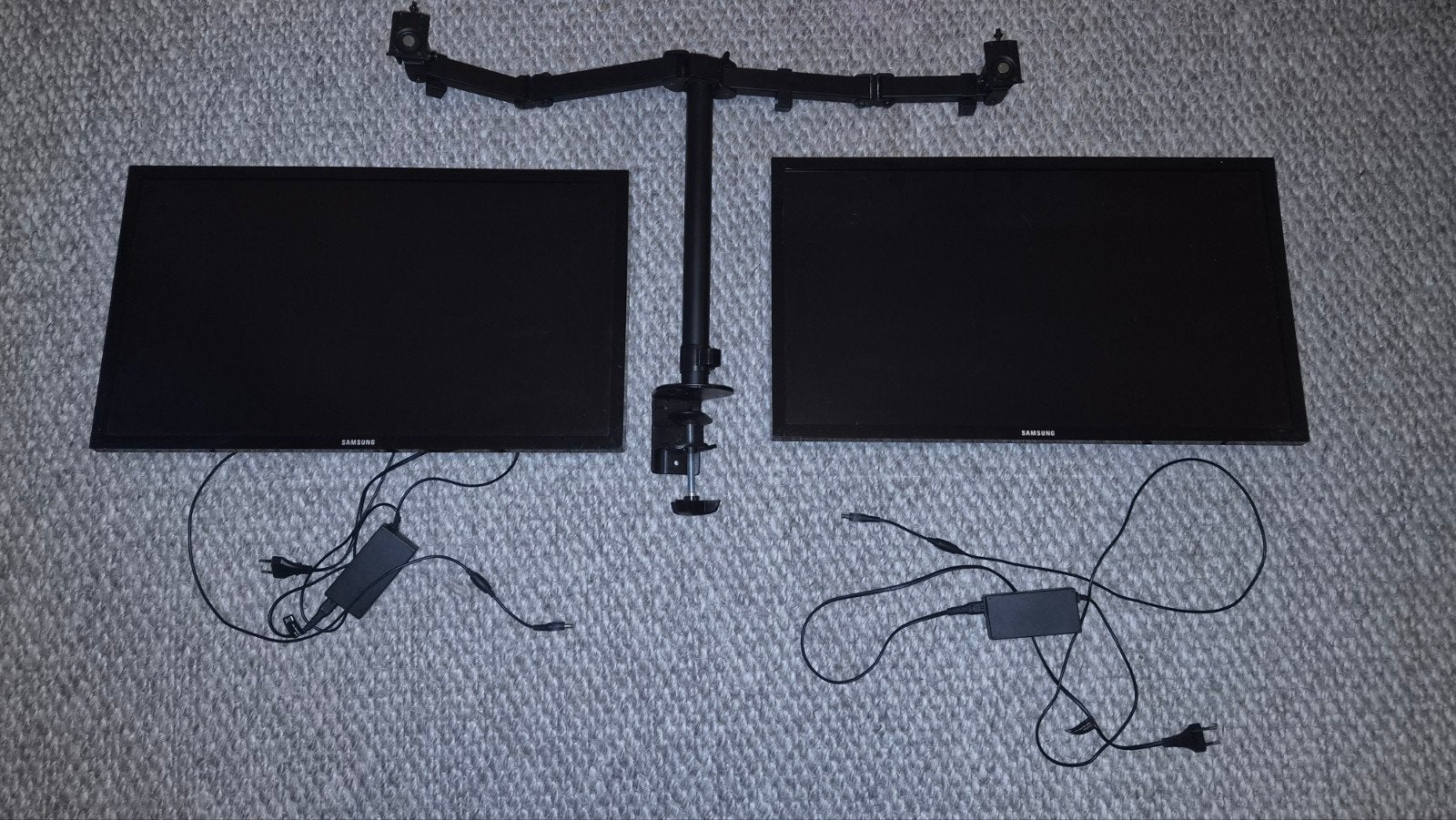 2 x Samsung 28inch 4k monitor met monitor-arm, Haut-parleurs intégrés, 1 à 2 ms, Enlèvement, Utilisé