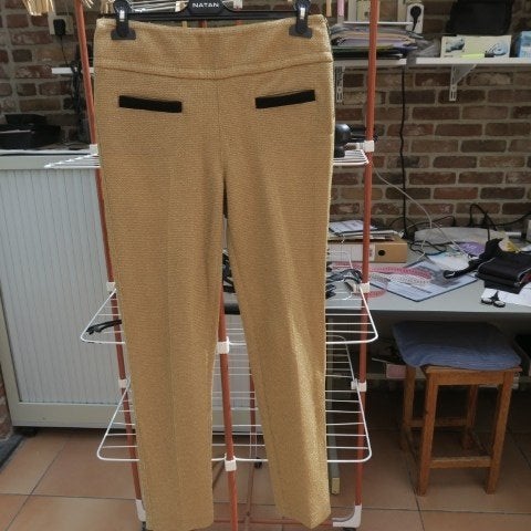 Broek nieuw goudkleurig Atos Lombardini mt 40 (it 44), Kleding | Dames, Maat 38/40 (M), Atos Lombardini, Nieuw, Ophalen of Verzenden