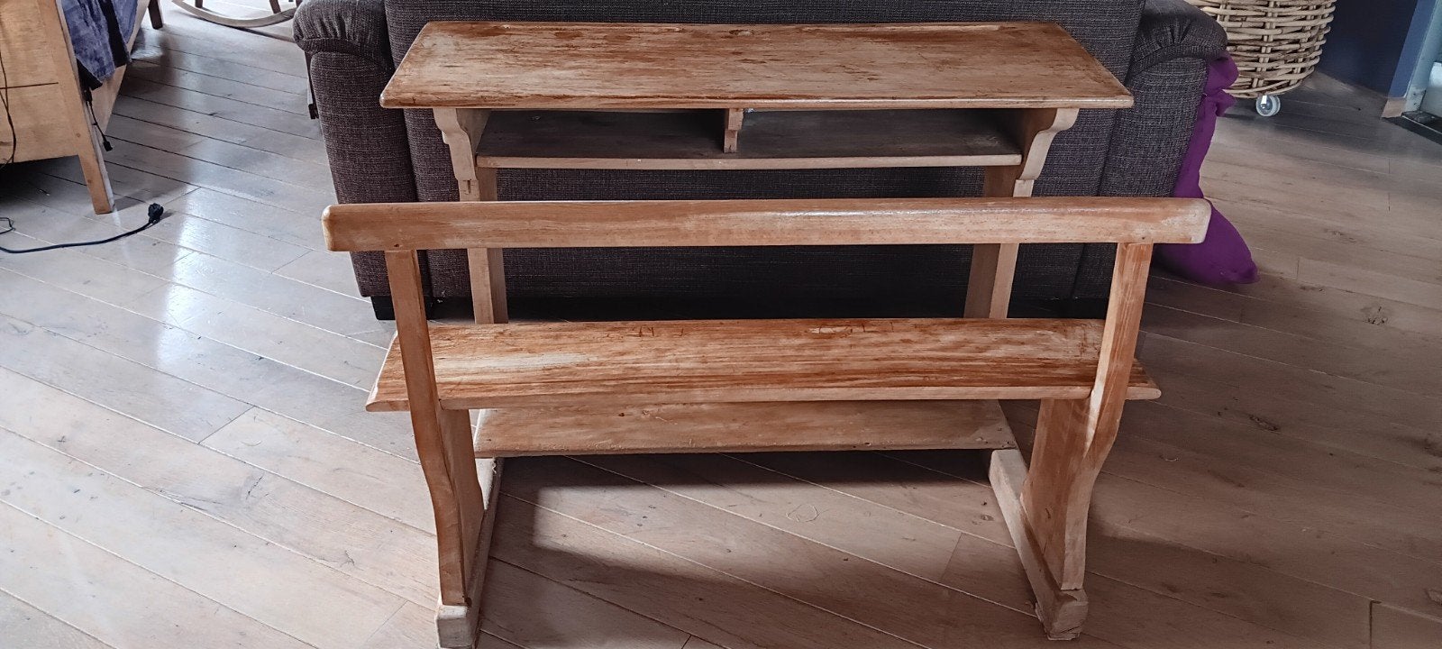 Banc d' école ancien, Enlèvement