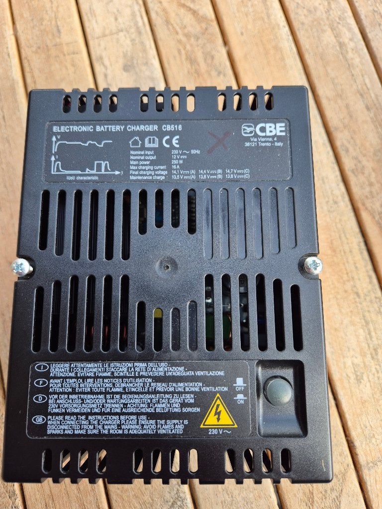 Batterij lader voor camper of boot, Ophalen of Verzenden, Zo goed als nieuw