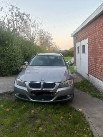 BMW 318d Touring - Diesel - 2010 - 3 900à discuter, Autos, Cuir, Argent ou Gris, Achat, Boîte manuelle