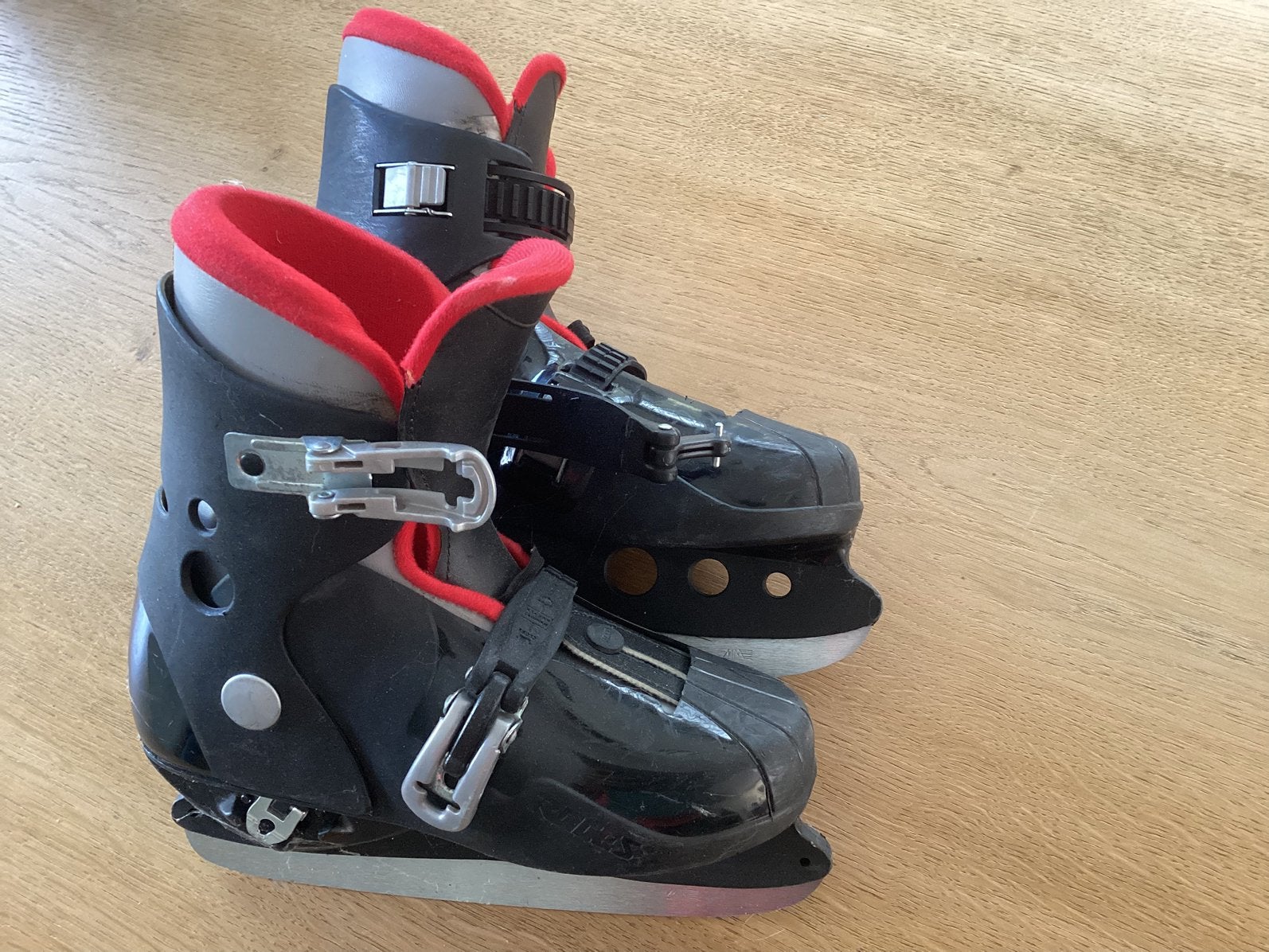 Verstelbare schaatsen mt 30-35, Sport en Fitness, Gebruikt, IJshockeyschaatsen, Ophalen, Overige merken