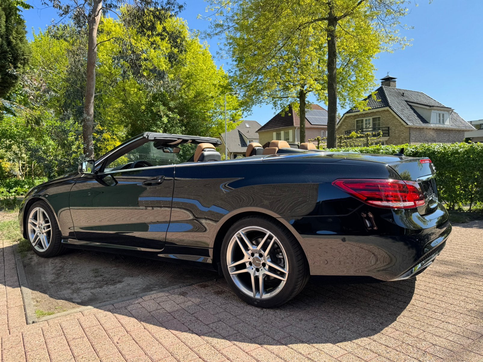 Zeer mooie Mercedes E klasse 250 cabrio van 2016,  weinig km, Auto's, Cabriolet, Beige, Leder, Particulier