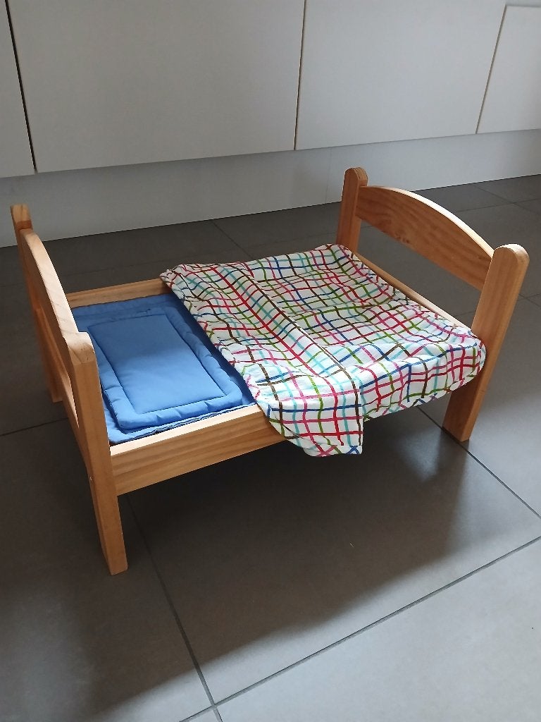 Poppen bed, Enfants & Bébés, Jouets | Poupées, Enlèvement, Comme neuf, Baby Pop