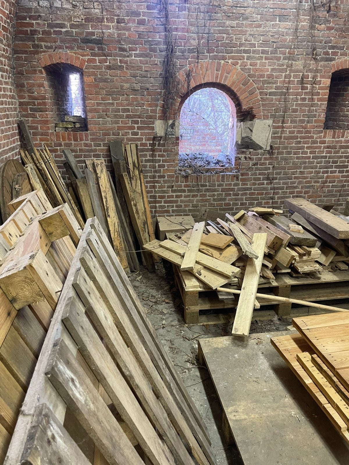 Hout resten, Enlèvement