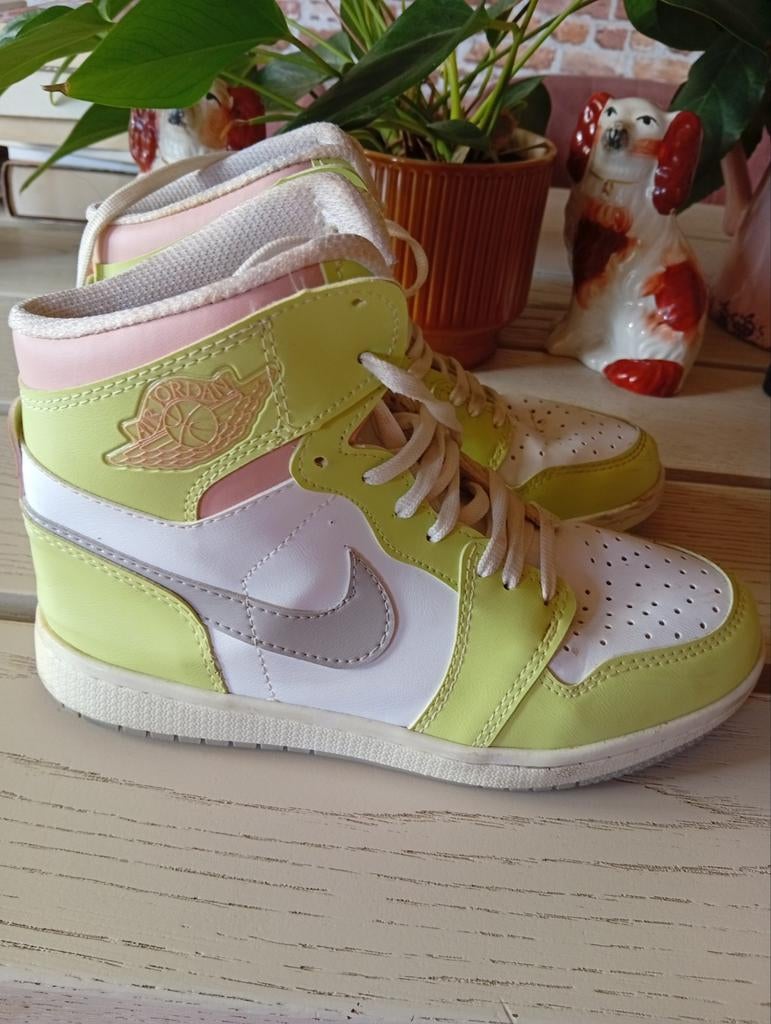 Nike Jordans, Ophalen