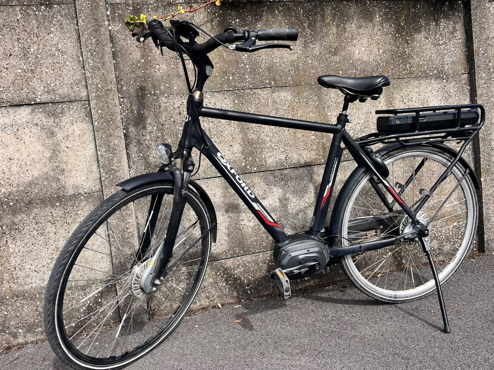 Elektrische fiets met Shimano middenmotor

Kan ongeveer 60 k, Fietsen en Brommers, Ophalen of Verzenden