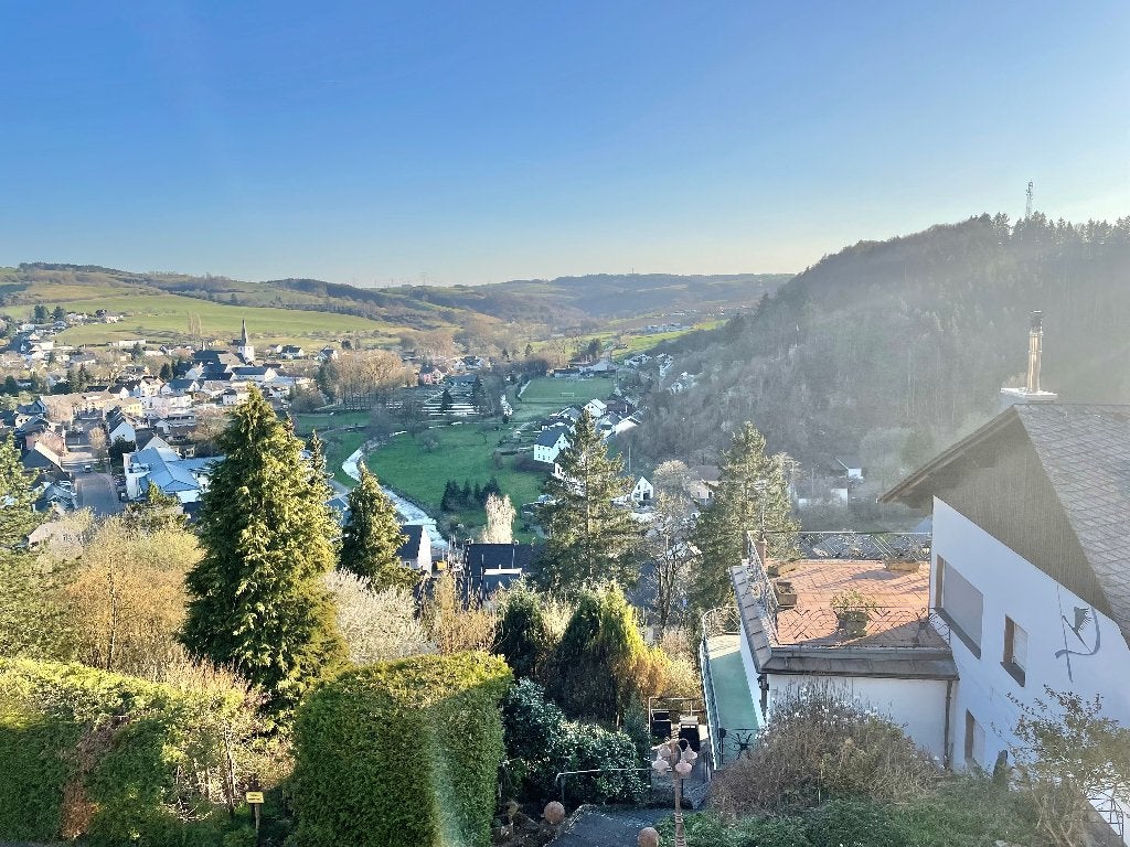Grote villa op unieke locatie in de duitse Ardennen = Eifel, Immo, Buitenverblijven te koop, Villa