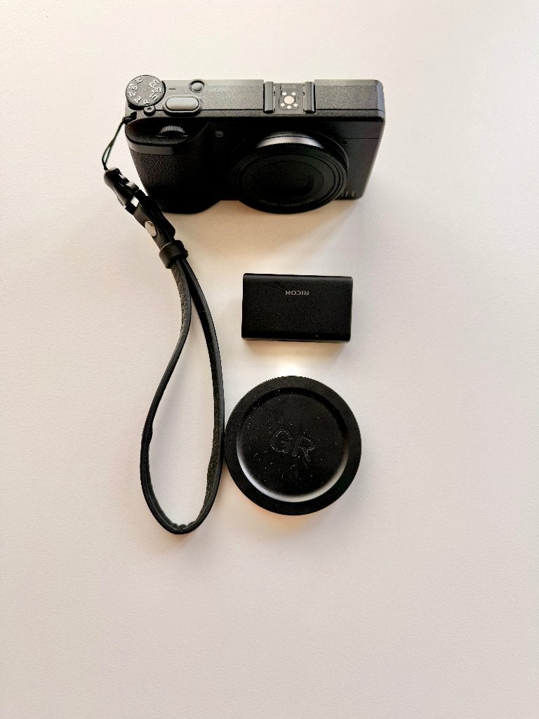 Ricoh GR IV HDF met flitser, Audio, Tv en Foto, Fotocamera's Digitaal, Ophalen, Accu, Touchscreen, Zo goed als nieuw