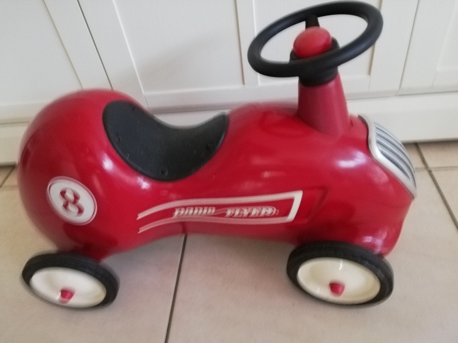 Mooie rode loopauto radio flyer voor kids van 1.5 j
In nette, Kinderen en Baby's, Speelgoed | Buiten | Voertuigen en Loopfietsen