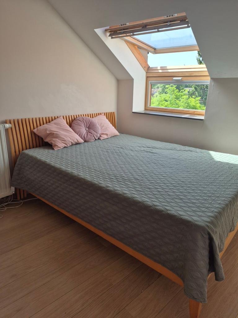 IKEA bed + premium matras + 2 design tafeltjes, Maison & Meubles, Tables | Tables de salon, Enlèvement
