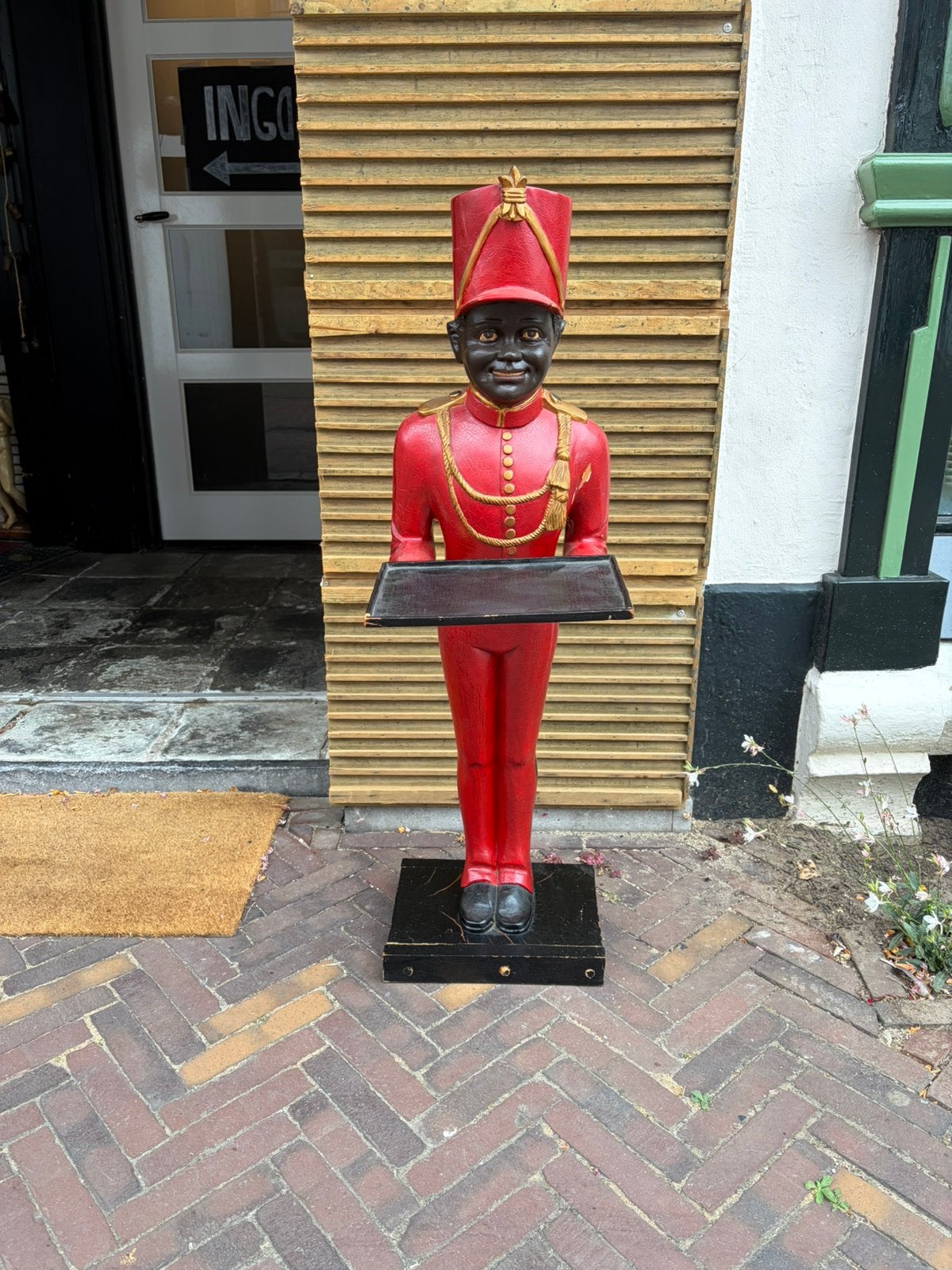 Houten butler., Enlèvement