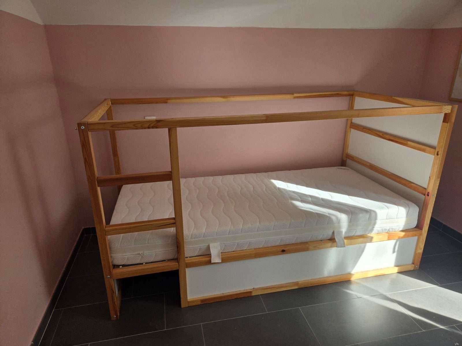 lit enfant avec matelas, Enfants & Bébés, Enlèvement, Comme neuf