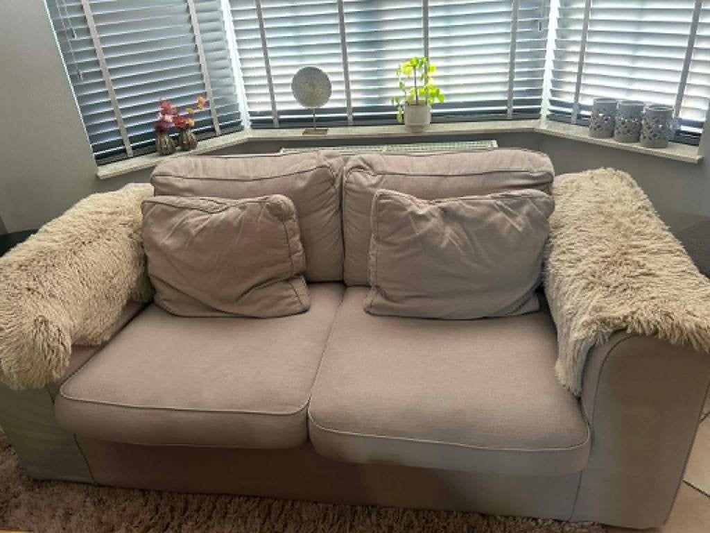 Rechte beige stoffen zetel, Ophalen, Gebruikt, 150 tot 200 cm, Tweepersoons