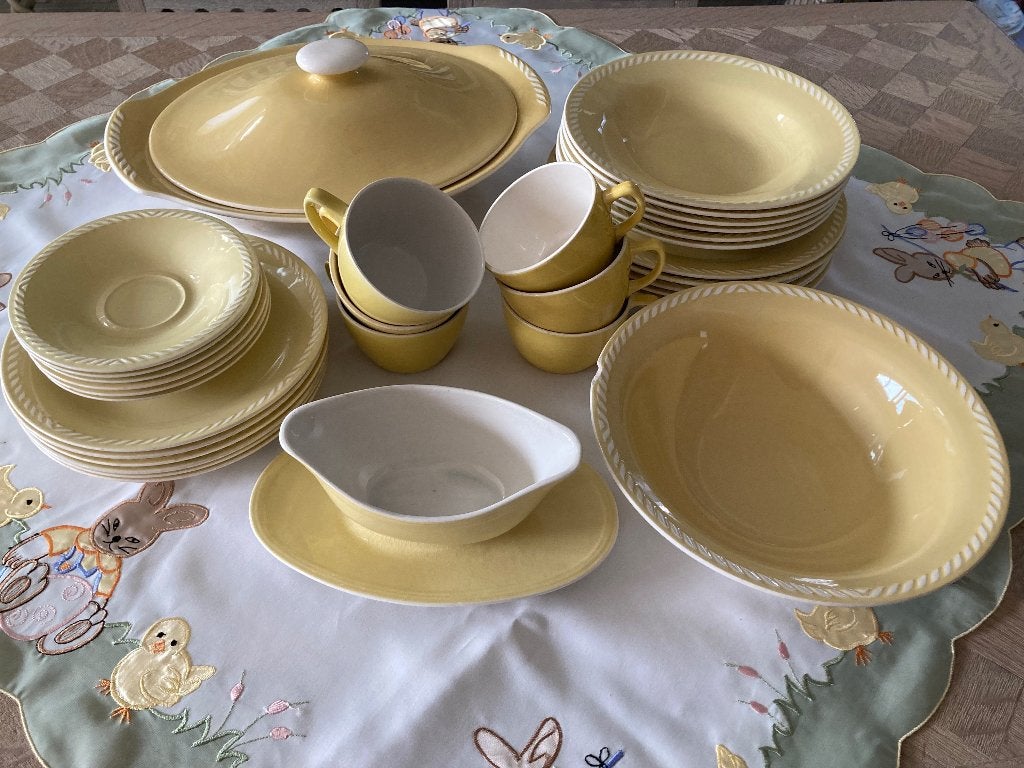 Geel koffie- en eetservies voor 6 personen, Ophalen of Verzenden, Gebruikt, Compleet servies