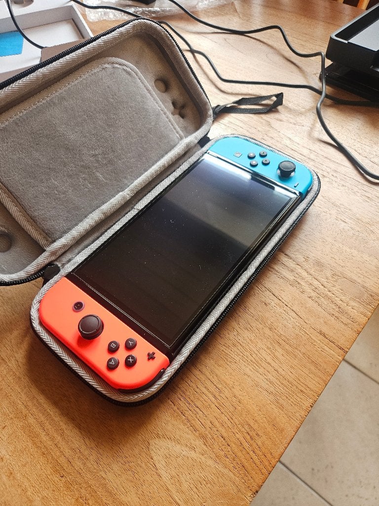 Nintendo Switch OLED + 5 games +case | Nieuwstaat | Garantie, Switch OLED, Comme neuf, Enlèvement, Avec jeux